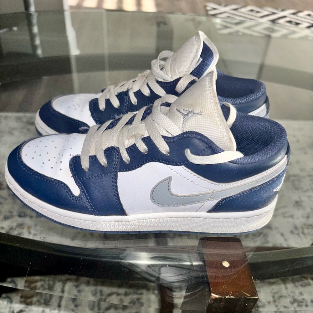 Kids Jordan 1s Size 4
